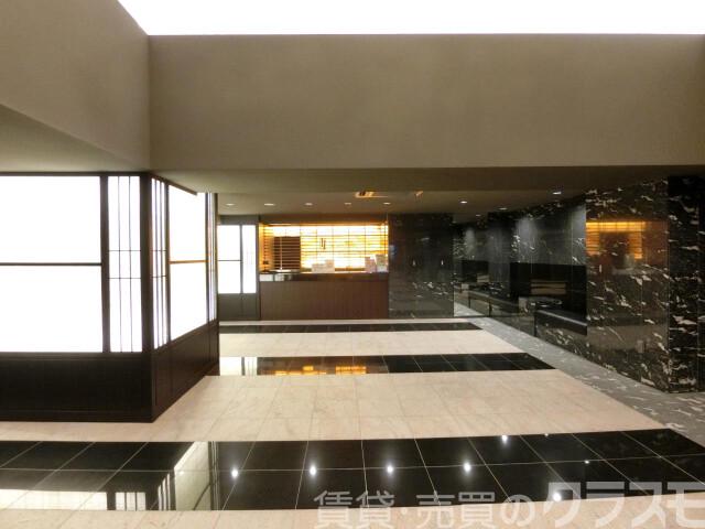 28/30 エントランス