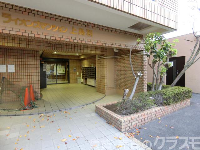 27/30 エントランス