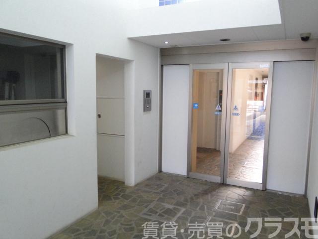 28/30 エントランス