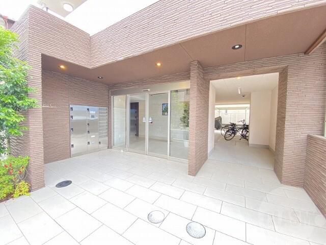 21/30 エントランス