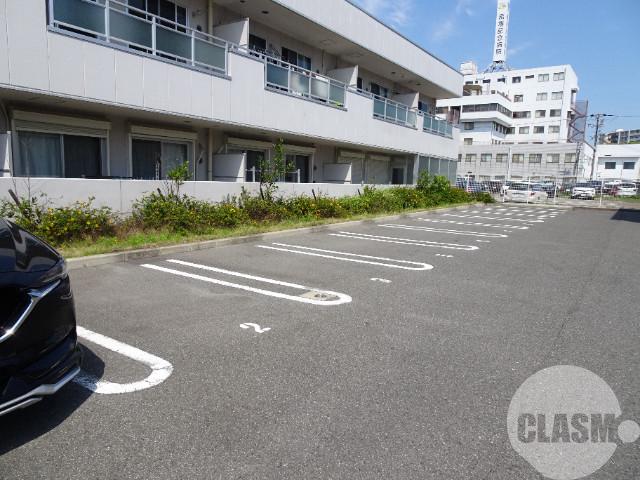 23/28 駐車場