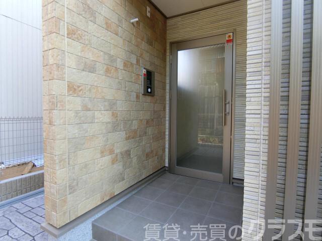 28/30 エントランス