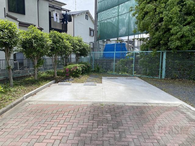 18/28 駐車場