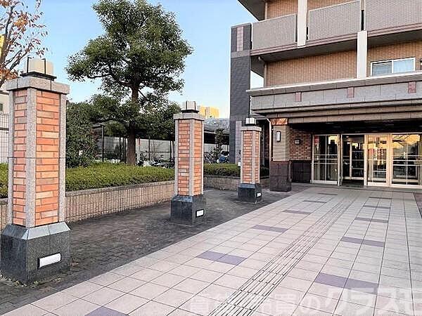 21/30 エントランス