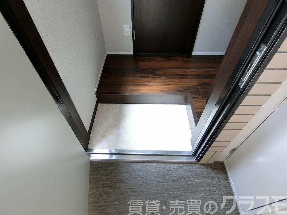 16/30 玄関