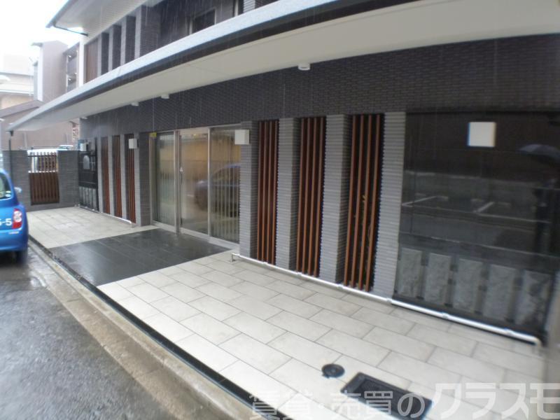 30/30 エントランス