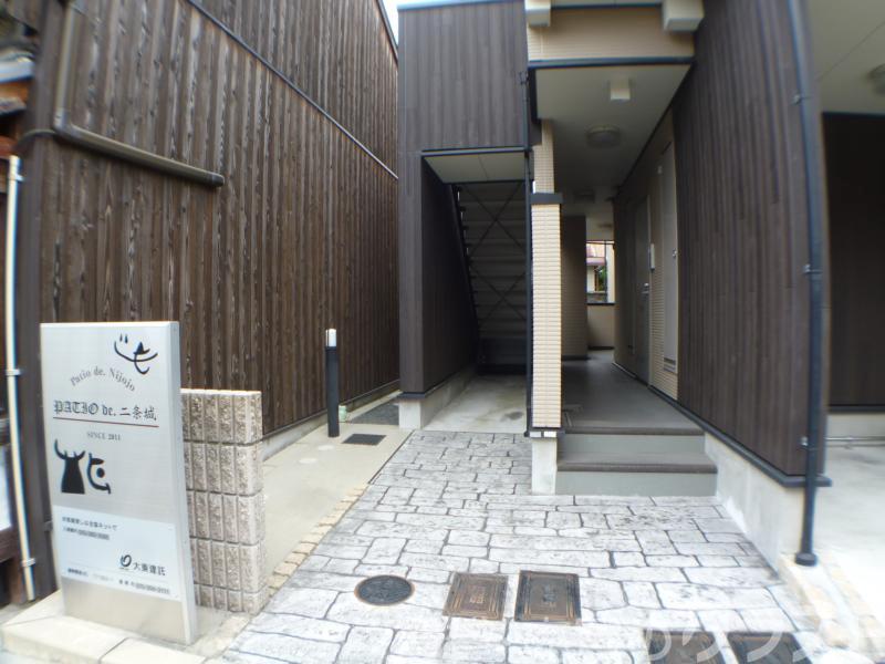 28/30 エントランス
