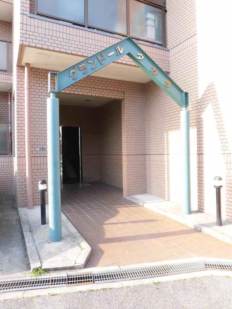 20/23 エントランス