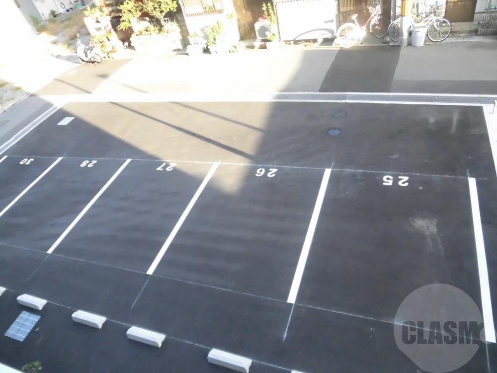 22/27 駐車場