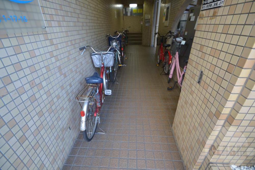 21/30 エントランス