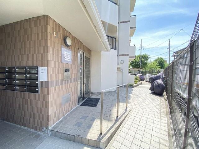 21/30 エントランス