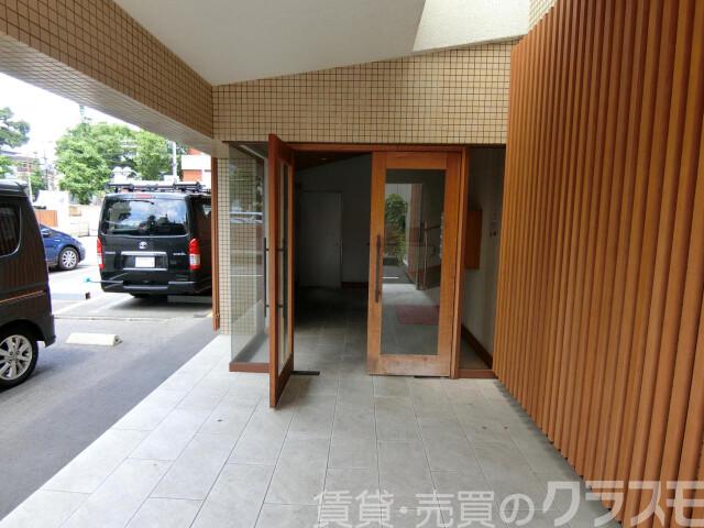 28/30 エントランス