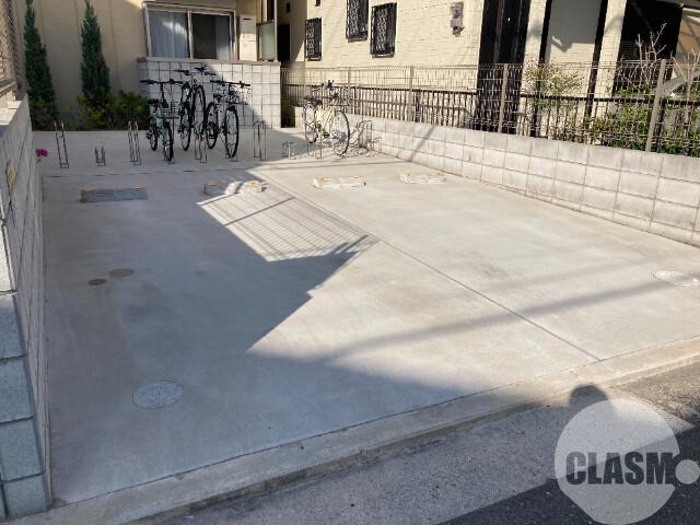 22/27 駐車場