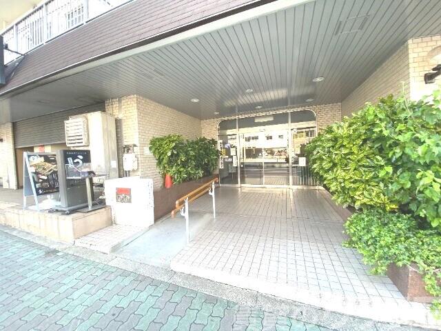17/23 エントランス