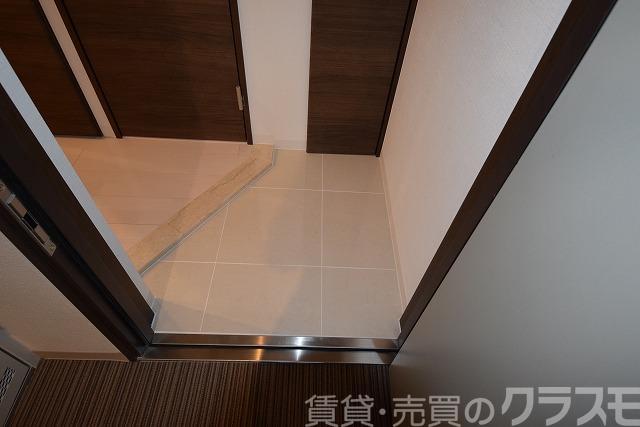 16/30 玄関