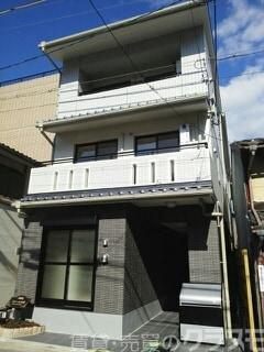 30/30 エントランス