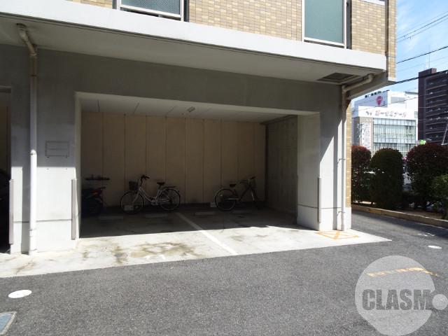 23/28 駐車場