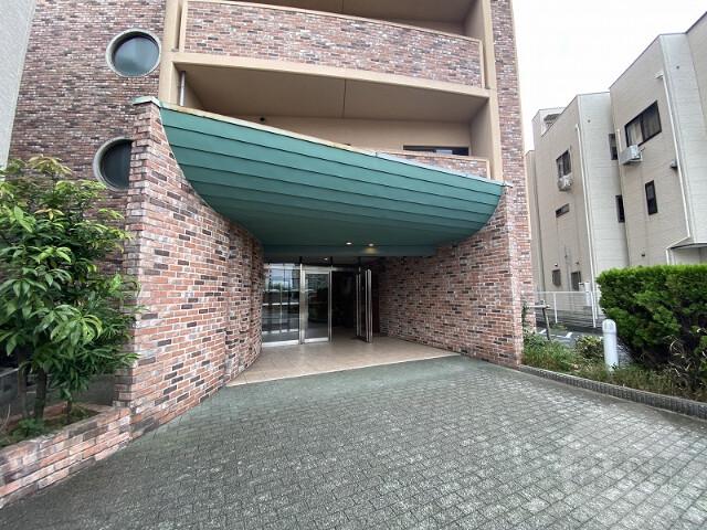 24/30 エントランス