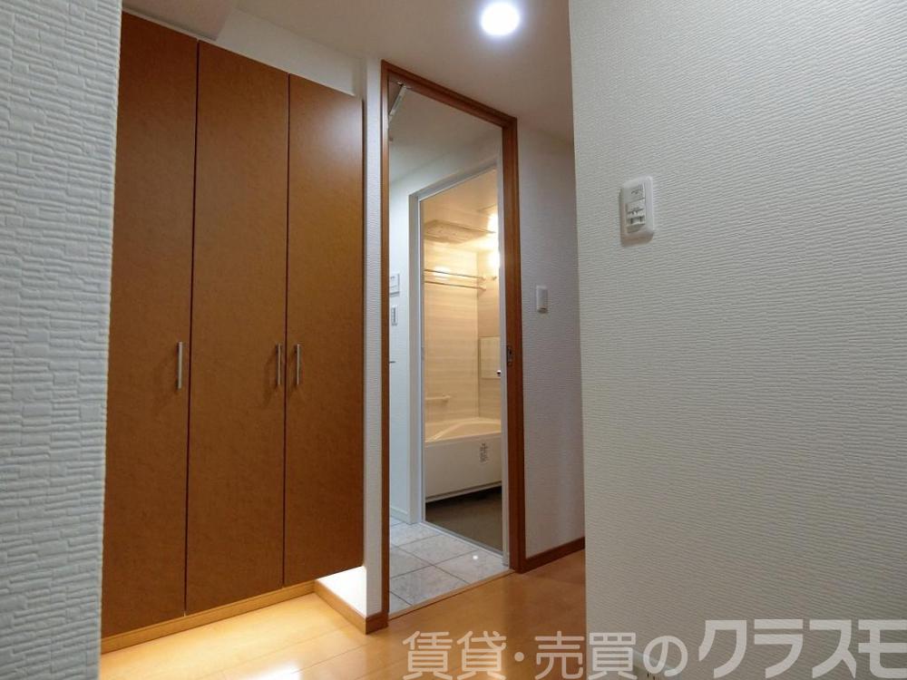 16/30 玄関