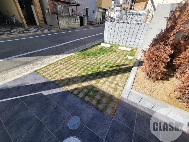 23/28 駐車場