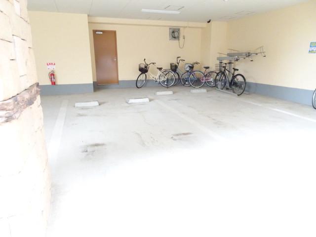 23/30 駐車場