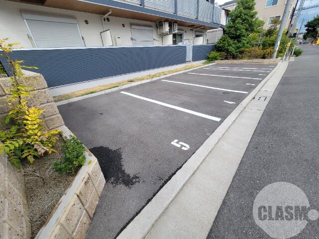 22/27 駐車場
