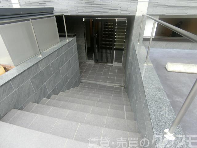 18/30 エントランス