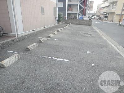 27/30 駐車場