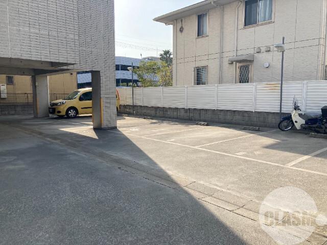 22/30 駐車場
