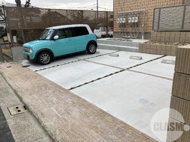 23/30 駐車場