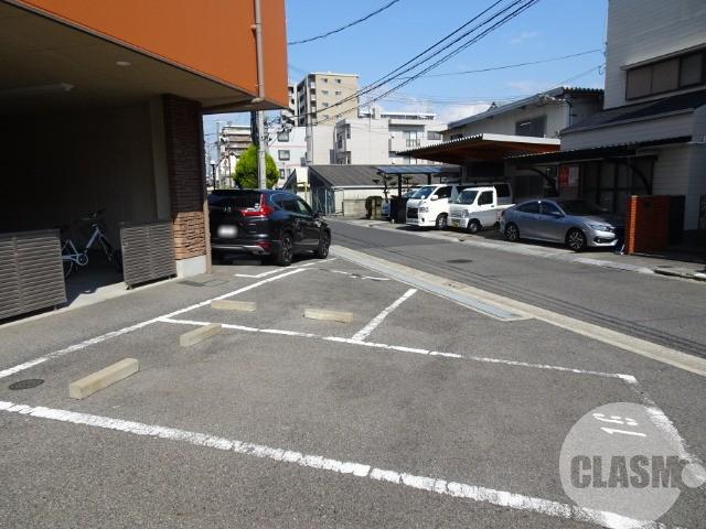 23/30 駐車場