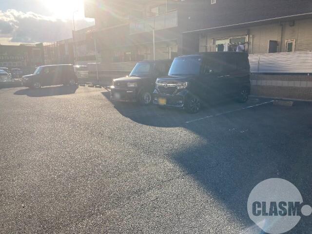 21/28 駐車場