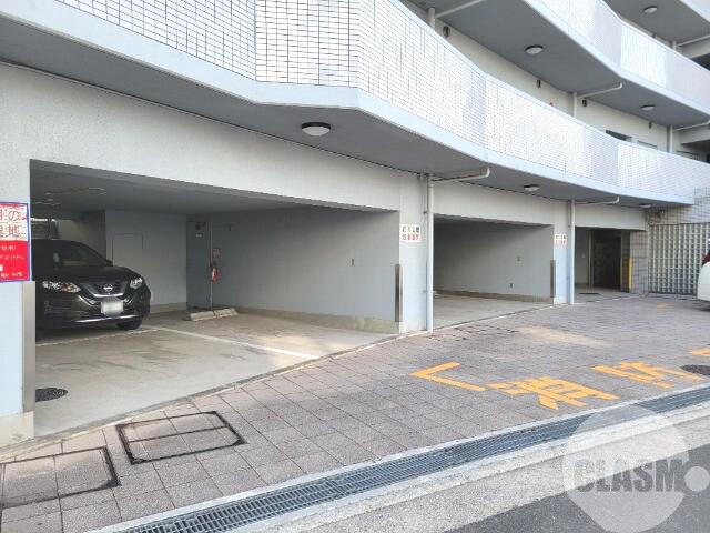 22/30 駐車場