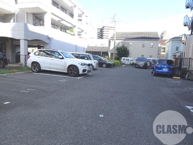 23/30 駐車場