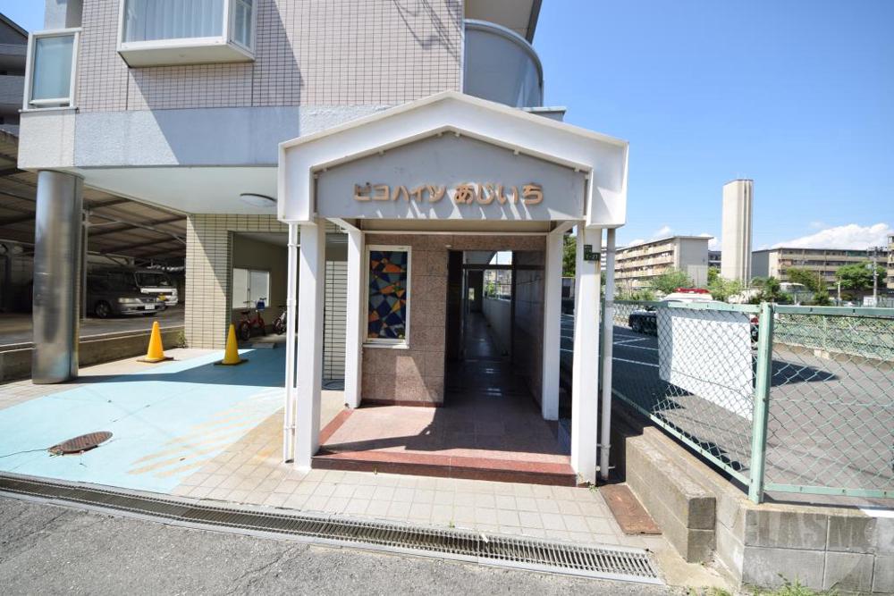 18/26 エントランス