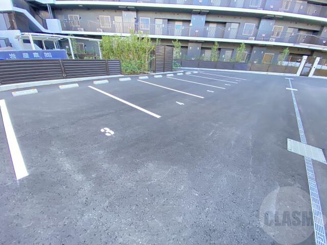 23/30 駐車場