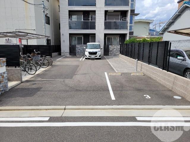 13/20 駐車場