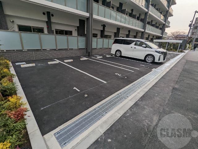 22/28 駐車場