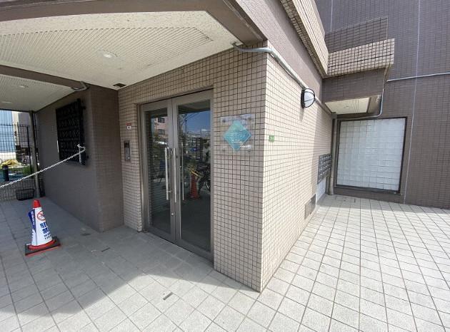 23/30 エントランス