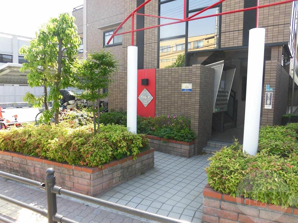 25/29 エントランス