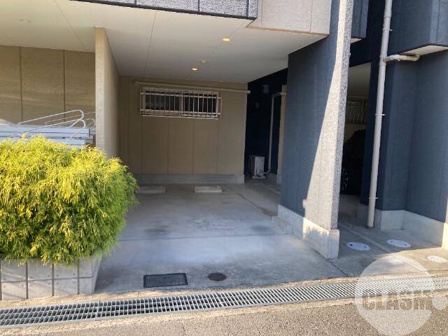 23/30 駐車場