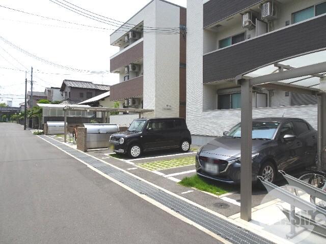 20/30 駐車場