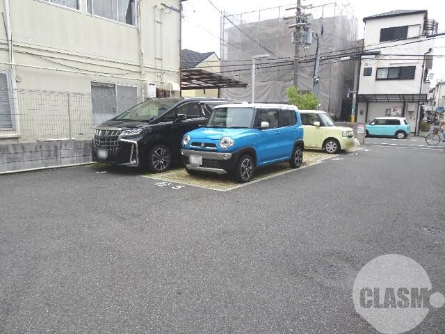 22/27 駐車場