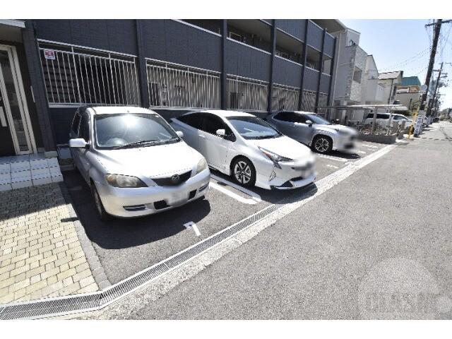 27/30 駐車場