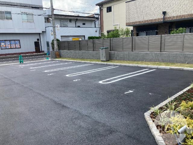 23/28 駐車場