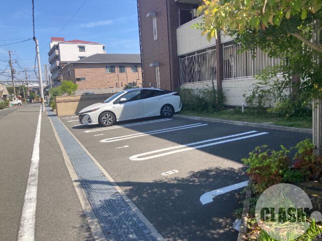 22/28 駐車場