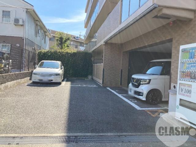 22/27 駐車場