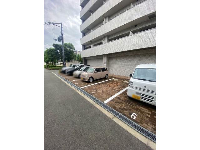 22/26 駐車場