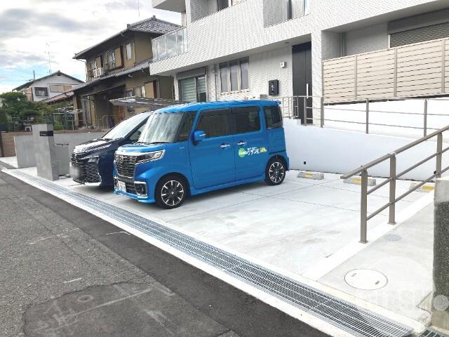 23/28 駐車場