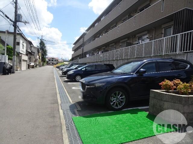 22/28 駐車場